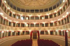 Il Teatro de la Sena sempre più calamita della cultura cittadina. E sabato c’è “Fatti ad Arte”