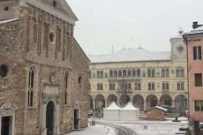 La pista di ghiaccio piace: in Piazza Duomo si pattinerà fino a carnevale