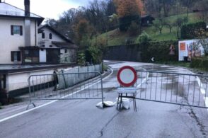 Pioggia nuova, frana vecchia: via Miari è di nuovo chiusa al transito
