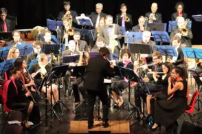 Musica e gioco: lezioni per i bambini, offre la Filarmonica
