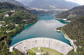 La stagione estiva può partire, al via il riempimento del lago