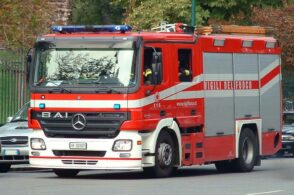 Incendio in un appartamento, evacuata una famiglia con bambino piccolo