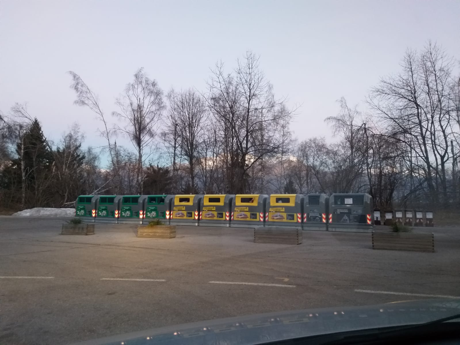Le nuove campane per VPL e carta, già installate in Nevegal