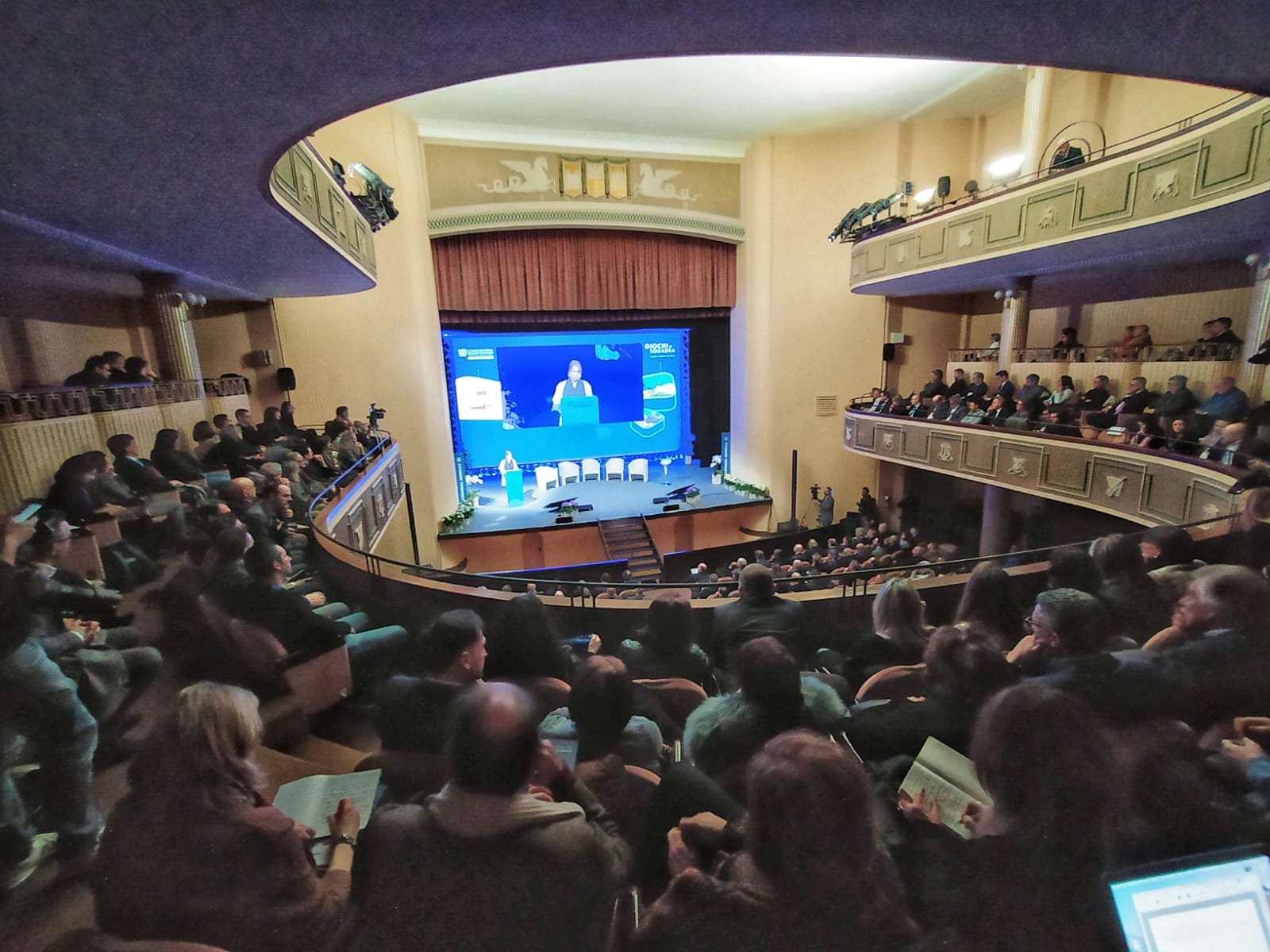 il teatro comunale gremito per l'assemblea di Confindustria e la tavola rotonda sulle Olimpiadi
