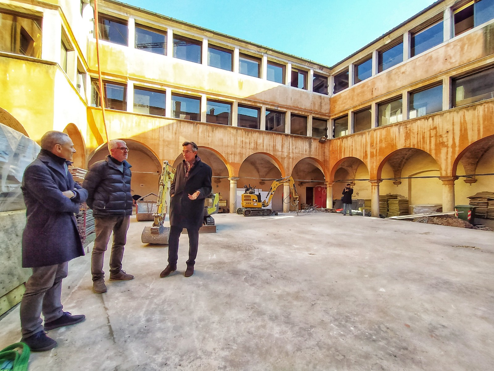 dopo 12 anni, il cortile interno di Palazzo Crepadona torna a vedere la luce del sole