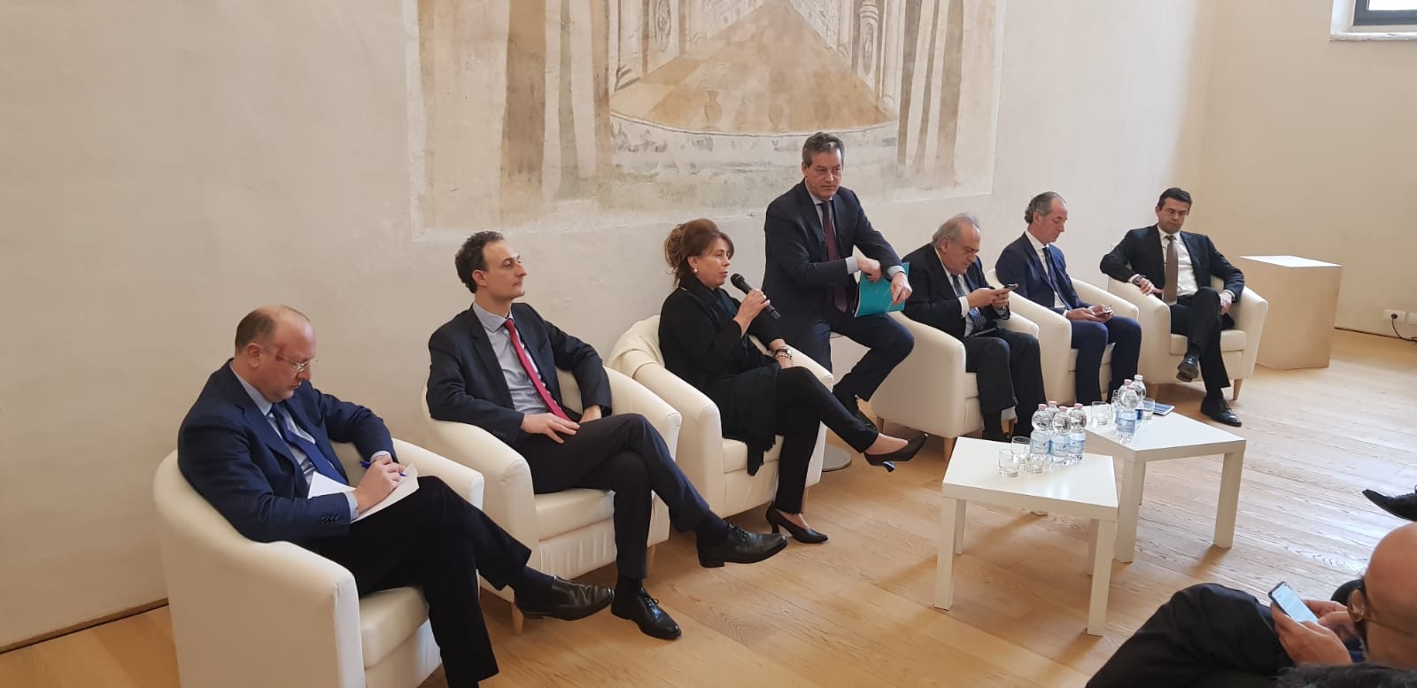 Il tavolo con gli intervenuti alla cerimonia inaugurale della Luiss business school