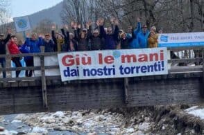 Anche la Val di Zoldo alla protesta dei pesci di fiume: «Giù le mani dal Maè»