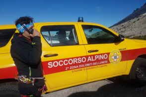 Si sente poco bene, ma rifiuta i soccorsi: escursionista si fa dare un passaggio da un passante