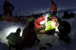 Scivola sul sentiero ghiacciato: 32enne soccorso e portato all’ospedale