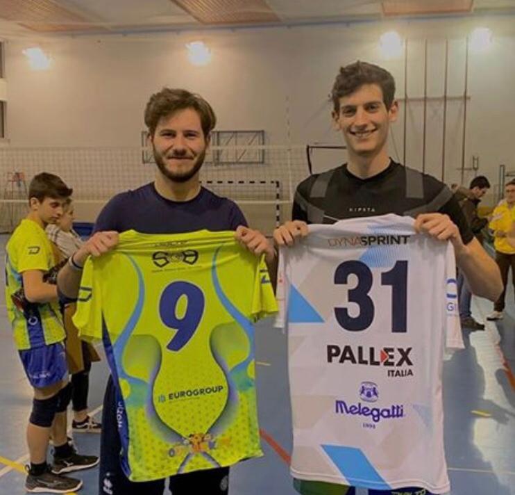 Fairplay: si scambiano la maglia Andrea Milani (Drl Belluno) e Piero Da Ronch (Spes)