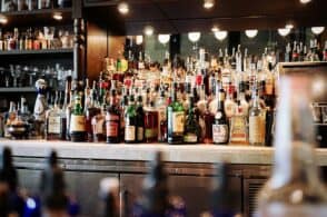 Quindicenne ubriaco la notte di Natale: denunciati i baristi che gli hanno dato da bere