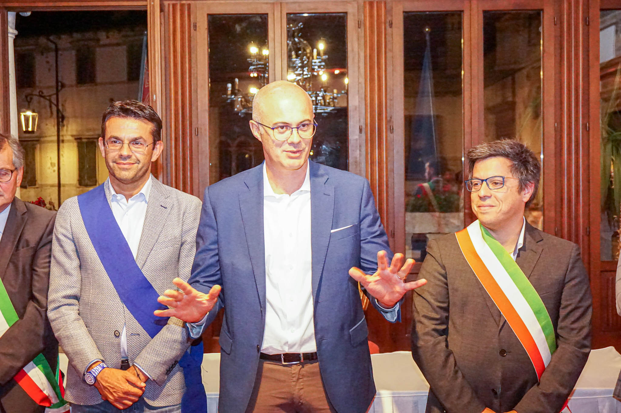 Il ministro D'Incà tra il presidente della Provincia Padrin e il sindaco di Borgo Valbelluna, Stefano Cesa