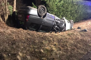 Esce di strada e finisce ruote all’aria: incidente alla Secca