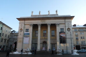 Il Teatro Comunale si illumina di rosa: Donne Impresa fa luce sull’8 marzo