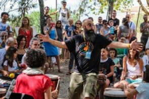 Divertente, coinvolgente, liberatorio: in Alpago arriva Stefano Baroni, il “facilitatore”