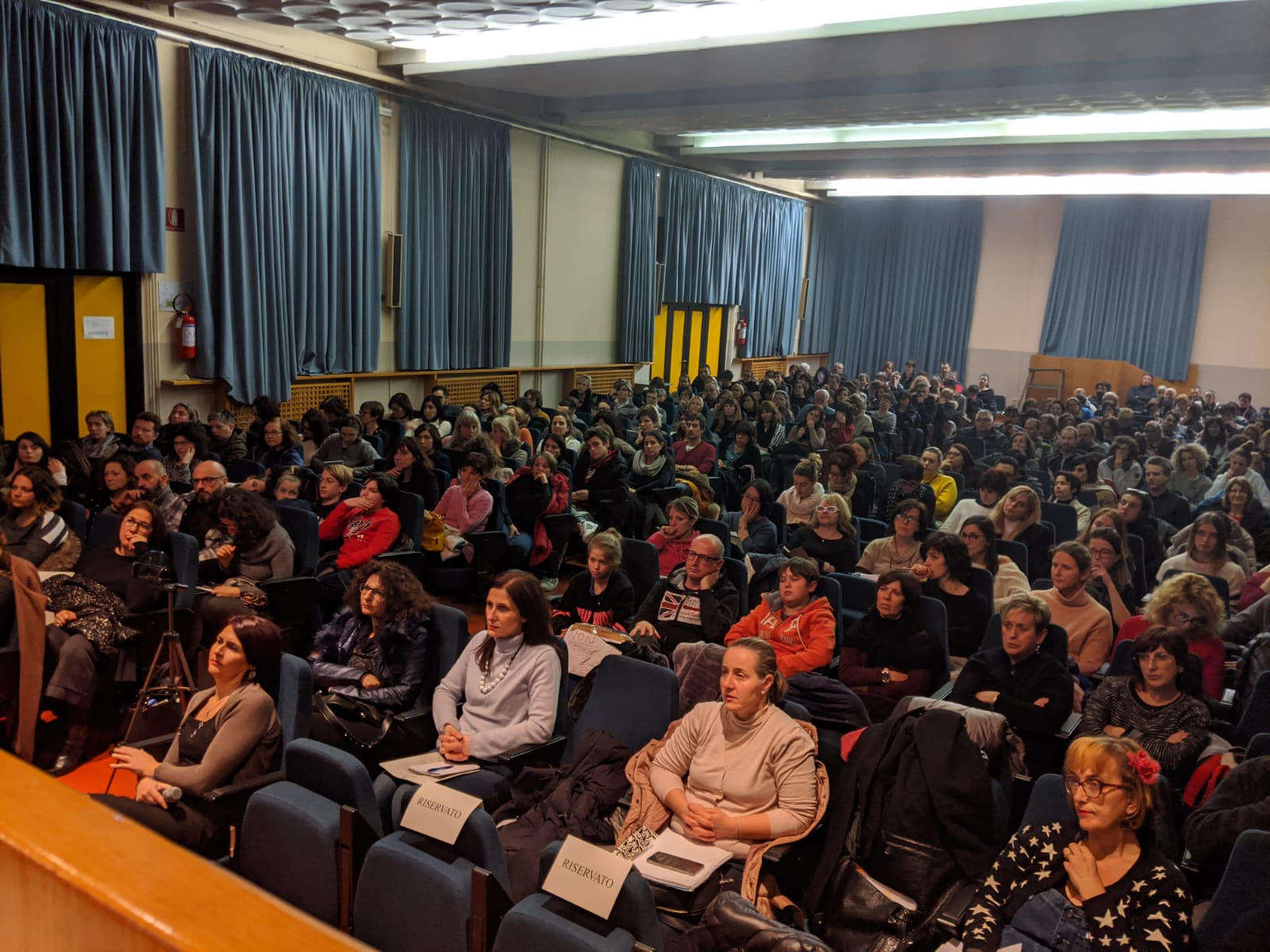 La sala gremita per l'incontro con Alberto Pellai
