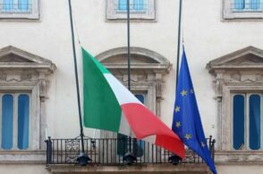 Bandiere a mezz’asta e minuto di silenzio anche a Belluno: «Ma ne usciremo»