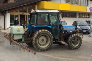 Cinquanta mezzi agricoli per sanificare le strade: «Adesione corale»