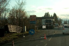 Fibra ottica tranciata e lunghe code. Tutta colpa di un cantiere sulla strada