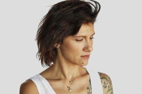 Camminare sulle immagini e sentirci liberi: “Ogni istante” di Elisa