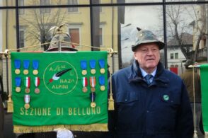 Gara di generosità: tra le penne nere spunta il salvadanaio di un bambino