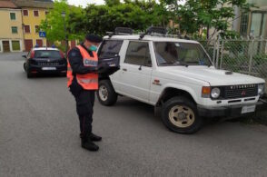 Fuori strada con la macchina, rifiuta l’alcoltest: scatta il ritiro patente