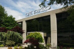 Centomila euro e occhiali in regalo: De Rigo sostiene la sanità