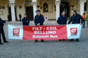 Sindacato spaccato sugli aumenti agli autisti dei bus. Per la Cgil è «curare un malato grave con l’aspirina»