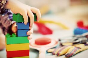 Centri estivi non solo per i più piccoli: «Serve un sostegno alle famiglie»