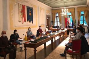 Riapre Palazzo Mazzolà: consiglio comunale con mascherina