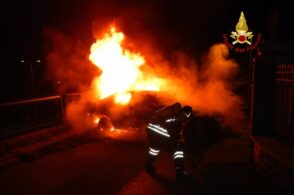 Auto prende fuoco a Longarone: intervengono i Vigili del fuoco