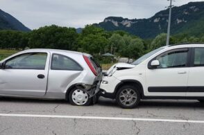 Incidente stradale: coinvolte due automobili, feriti i conducenti