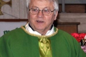 Infarto nella notte: è morto don Gabriele Bernardi, parroco di Selva e Colle