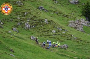 Cade con la mountain bike in montagna: paura per un 66enne