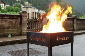 Arte pubblica a Lorenzago: attorno al fuoco di “Contenuto Rimosso”