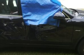Masso giù dalla montagna: centrato un suv in transito