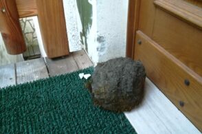 Alleghe, si stacca un altro masso. E quasi piomba in casa