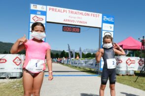 Il lago di Santa Croce si riempie di bambini: ritorna il triathlon