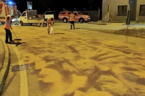 Panda in fiamme ad Agordo, gasolio in strada a Belluno: intervengono i pompieri