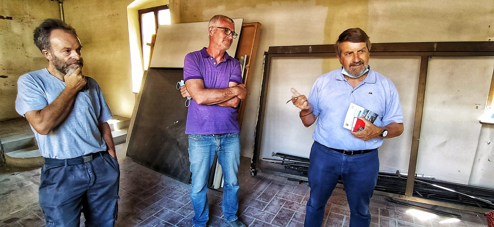 L'archeologo Davide Pacitti, il direttore di cantiere Alessio Sovilla e l'assessore alla cultura di Belluno Marco Perale