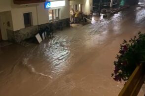 Nubifragio su Auronzo: fiumi di acqua e fango in pieno centro