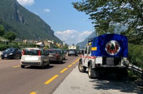 In colonna sotto il sole: attivate le squadre di Protezione civile