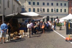 Tra musica e antiquariato: la ricca e variegata domenica del capoluogo