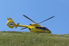 Sfinito dalla stanchezza, escursionista 96enne recuperato dall’elicottero