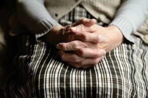 Sessanta nuovi contagi: il 25 per cento nelle case di riposo