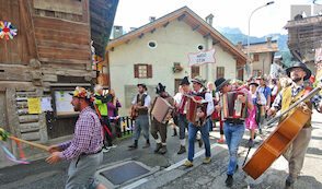 Malghe e alpeggio in festa: “Se desmonteghea” segna la fine dell’estate