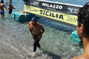 Dieci chilometri a nuoto nelle acque siciliane: l’impresa di Matteo Sogne