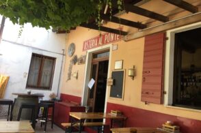 Forzano la porta e rubano il fondo cassa: amara scoperta all’osteria