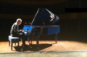 Un pianoforte iconico a Cortina: oggi il concerto in piazza Dibona