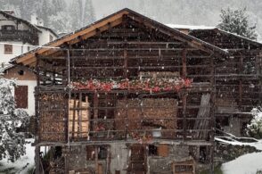 Tutto bianco dagli 800 metri in su: punte di 40 centimetri di neve e pericolo valanghe